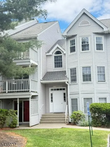 15 Boulder Run Rd, Paterson City, NJ 07501