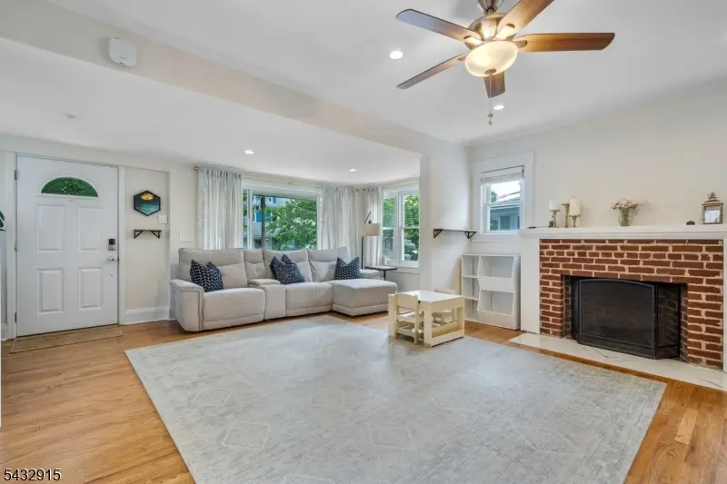 6 Pershing Ct, Ridgefield Park, NJ 07660 - #2