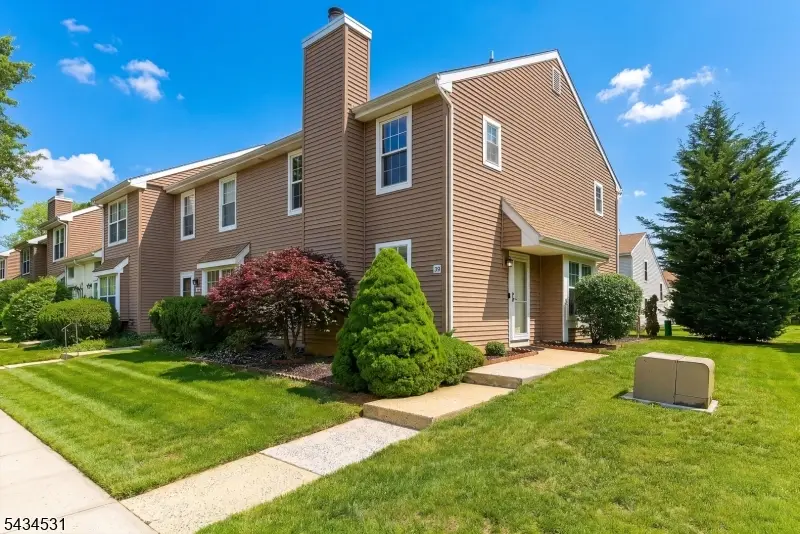 39 Canterbury Cir, Franklin, NJ 08873 - #1