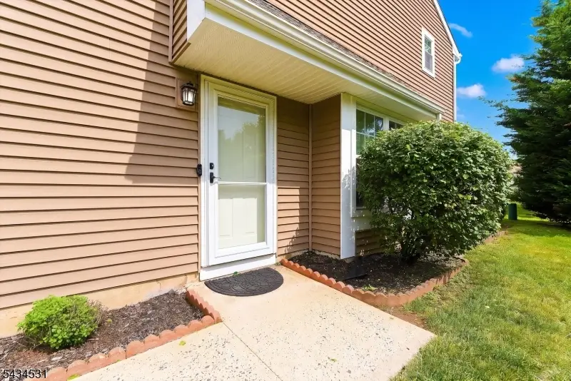 39 Canterbury Cir, Franklin, NJ 08873 - #3
