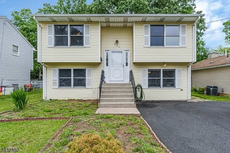 225 Charlotte Ave, South Bound Brook, NJ 08880 - #1