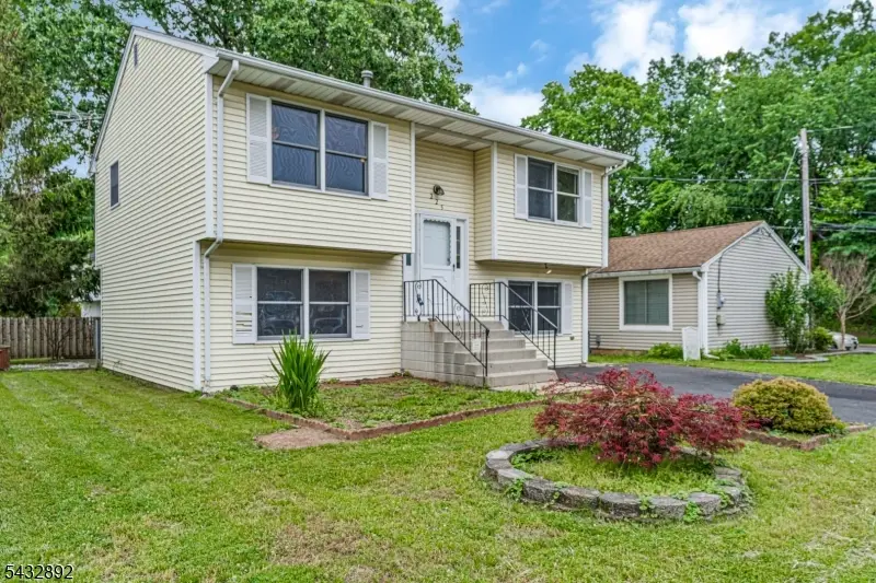 225 Charlotte Ave, South Bound Brook, NJ 08880 - #3