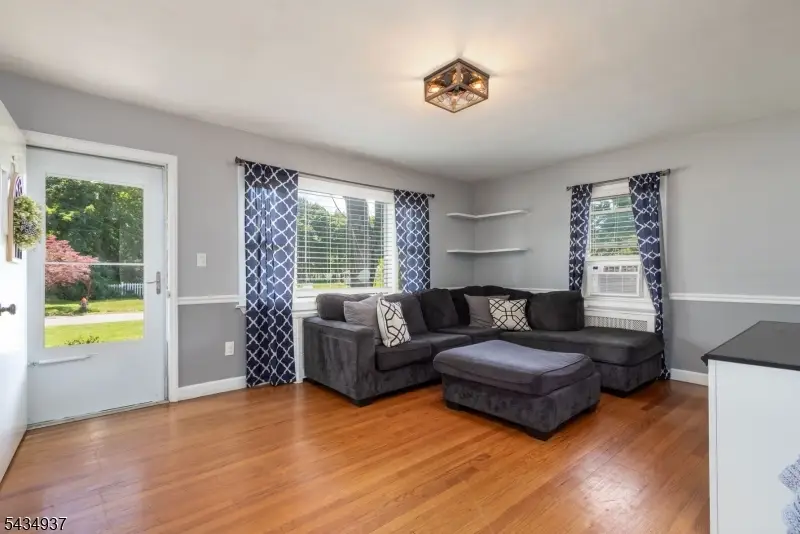 7 West St, Succasunna, NJ 07876 - #3