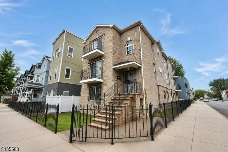 711 S 11th St, Newark, NJ 07103 - #1