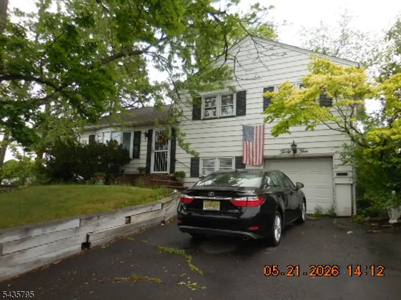 35 Garside Pl, Clark, NJ 07066 - #1