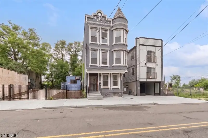 422 S 18th, Newark, NJ 07108 - #1