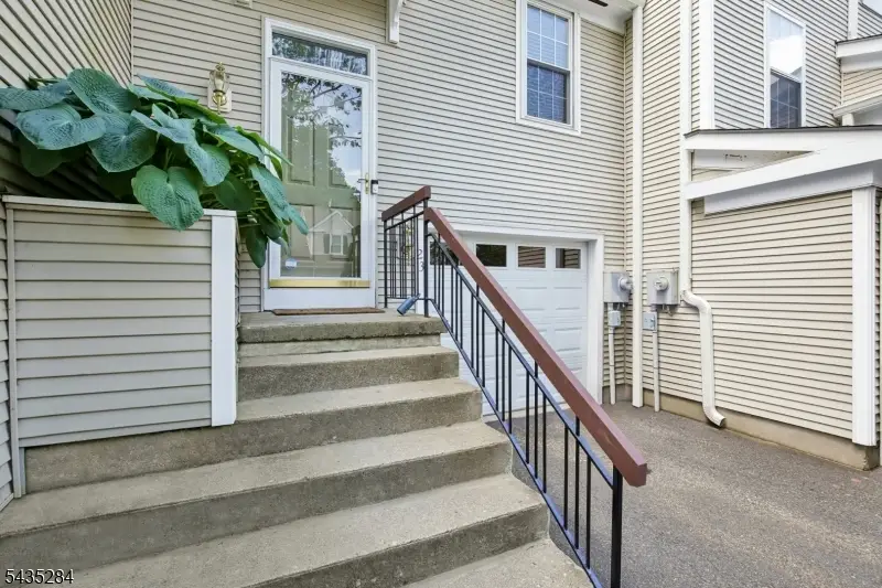 23 Rushmore Ln, Allamuchy, NJ 07840 - #3