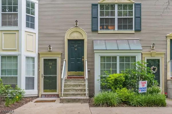 69 Heritage Ct, Montville Twp., NJ 07082