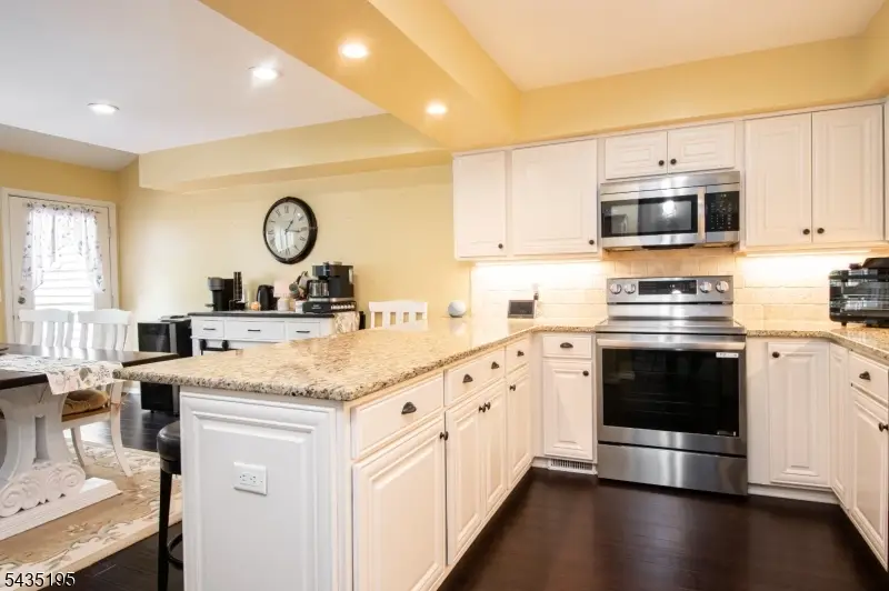 11 Old Fourth Dr, Oak Ridge, NJ 07438 - #2
