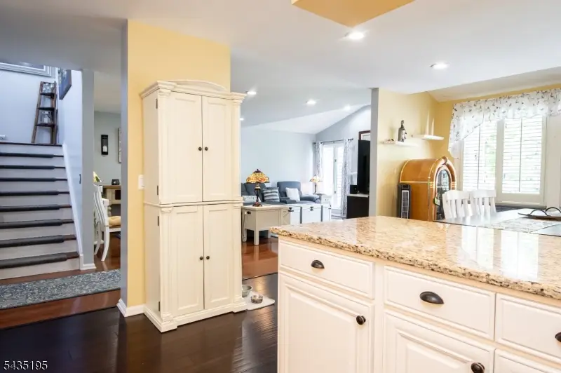 11 Old Fourth Dr, Oak Ridge, NJ 07438 - #3