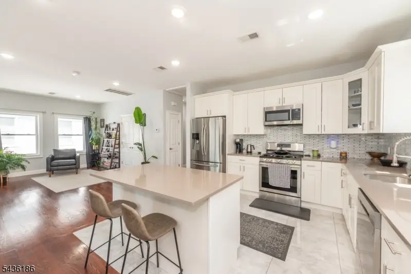 102 E Emerson Ave, Rahway, NJ 07065 - #3