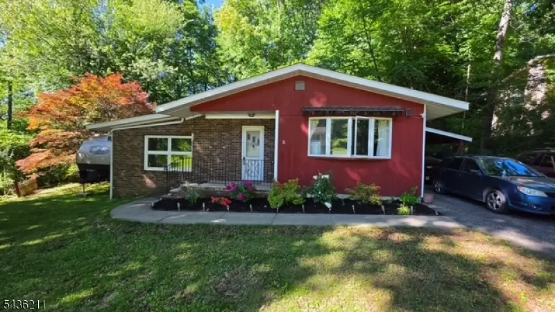5 Lakeview Dr South, Hamburg, NJ 07419 - #1