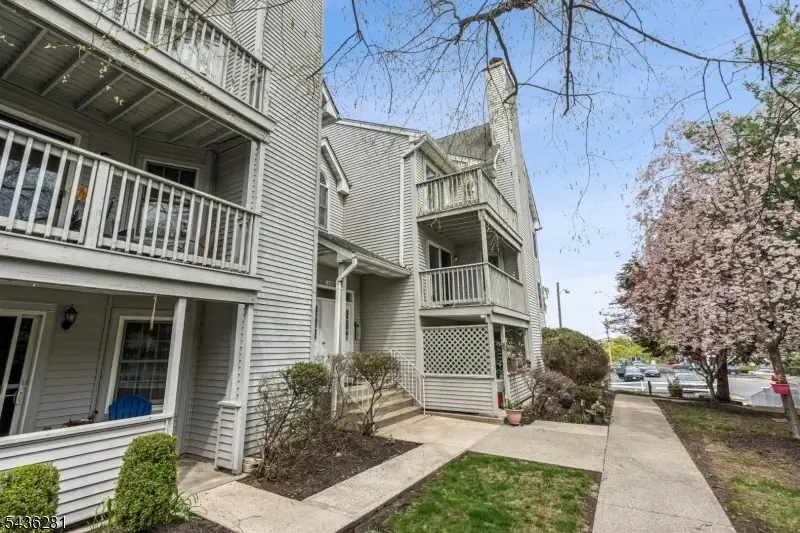 8 Quartz Ln, Paterson, NJ 07501 - #1