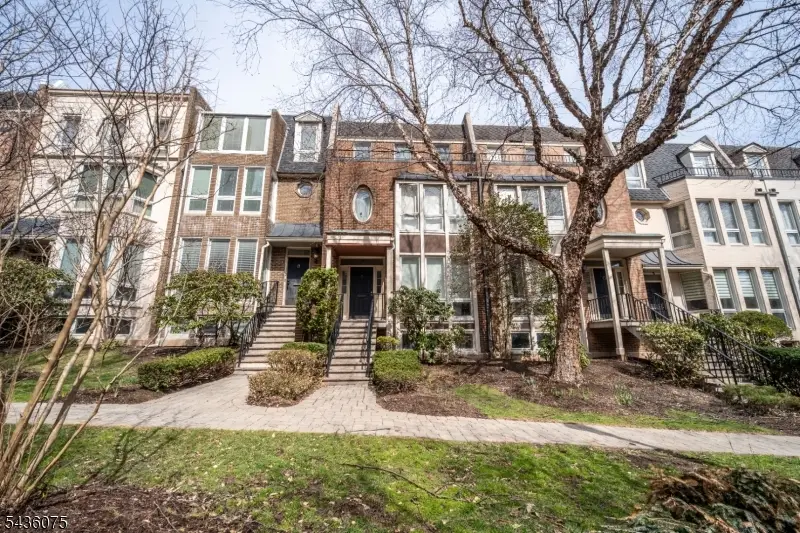 130 Kensington Dr, Fort Lee, NJ 07024 - #3
