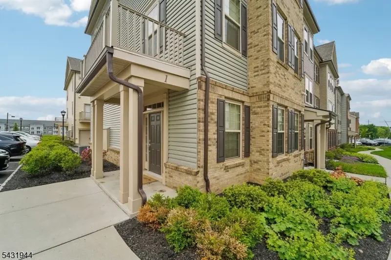 1 Haralson Ct, Livingston, NJ 07039 - #2