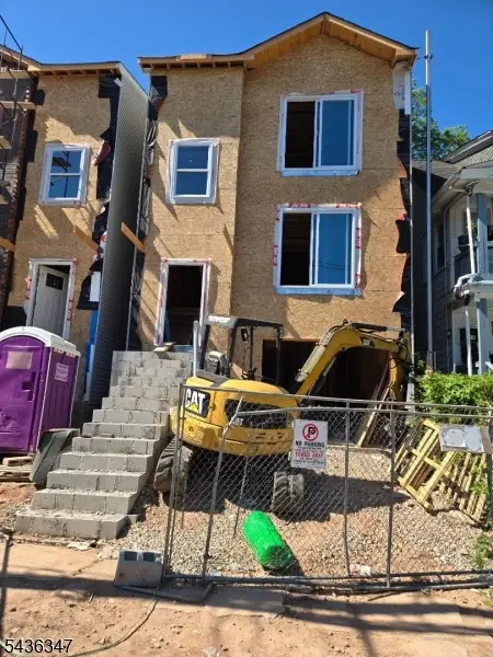 16 Cliff St, Newark City, NJ 07106