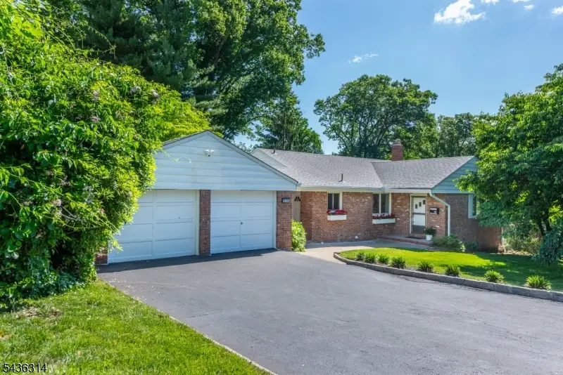 110 Woodlawn Ave, Clifton, NJ 07013 - #1