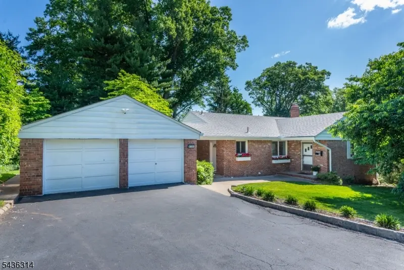 110 Woodlawn Ave, Clifton, NJ 07013 - #2