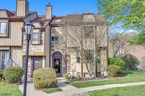 93 Nottingham Sq, Washington Twp., NJ 07853