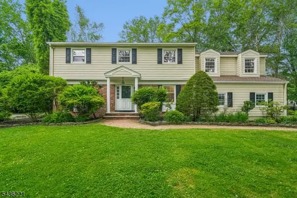 19 Colonial Way, New Providence Boro, NJ 07974