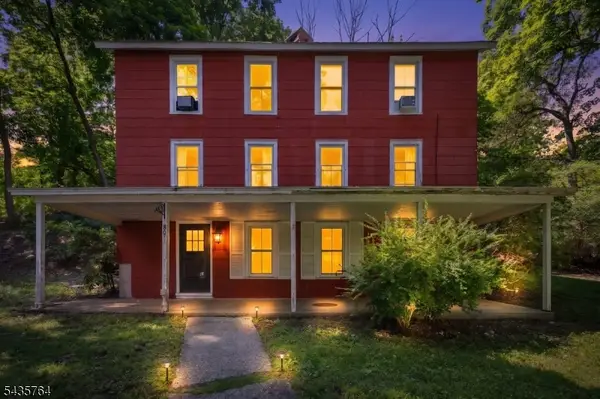 89 W End Ave, Newton Town, NJ 07860