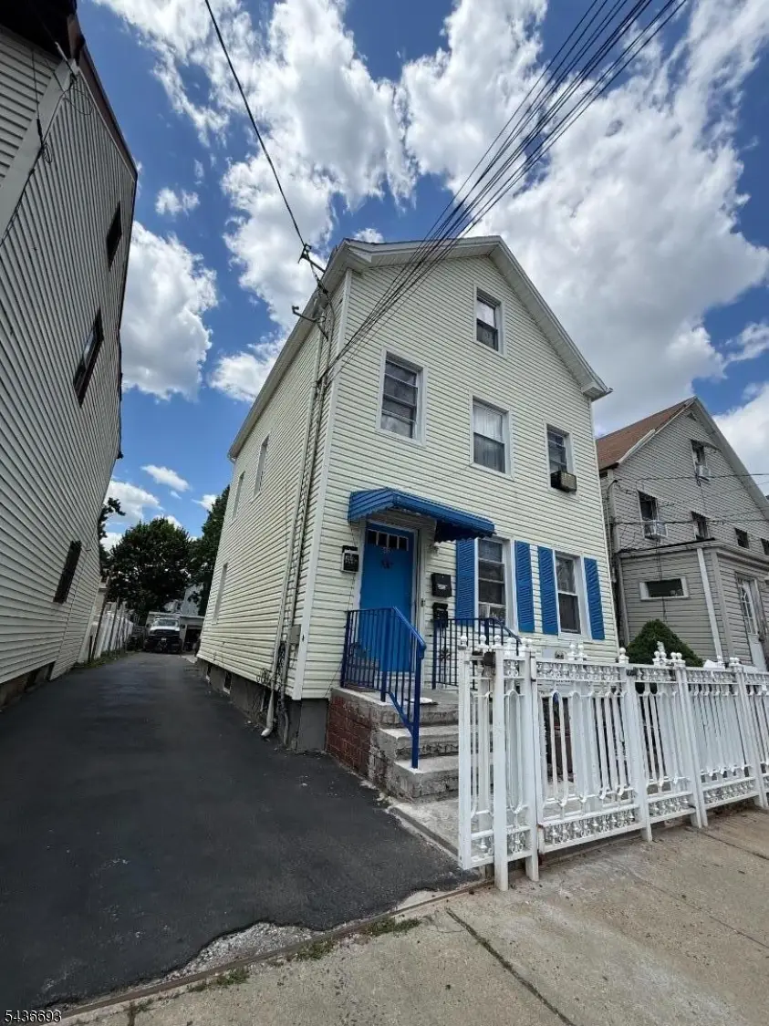 40 Smith St, Elizabeth, NJ 07201 - #1