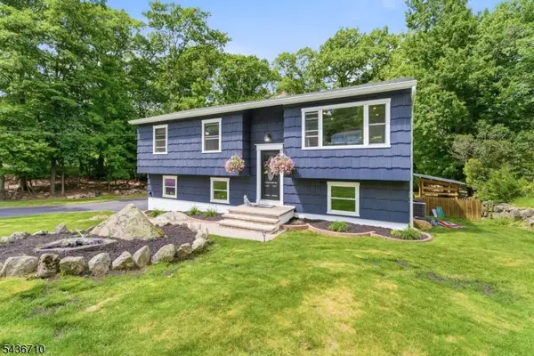 81 Elba Ave, Hopatcong Boro, NJ 07843