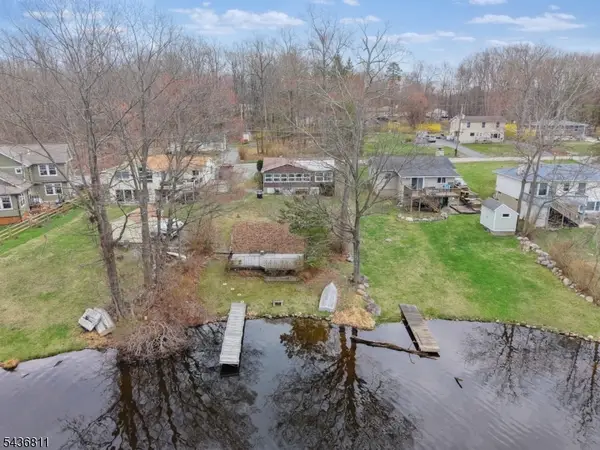 40 E Shore Dr, Hampton Twp., NJ 07860