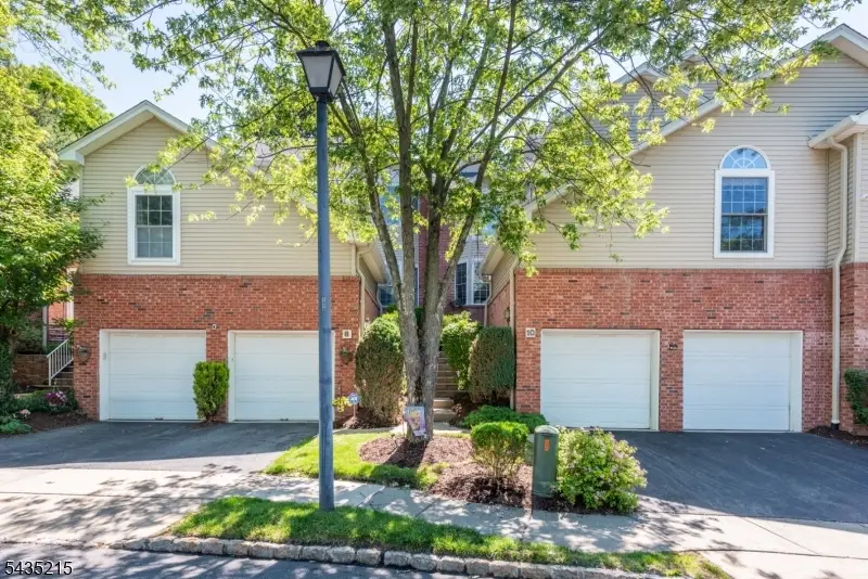 10 Ebersbach Ln, Roseland, NJ 07068 - #2