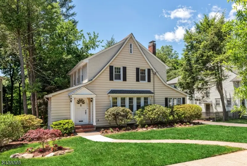 552 Hillcrest Rd, Ridgewood, NJ 07450 - #1