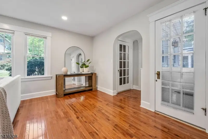 552 Hillcrest Rd, Ridgewood, NJ 07450 - #2