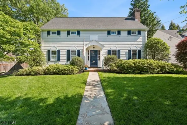 18 Colony Dr, Summit City, NJ 07901