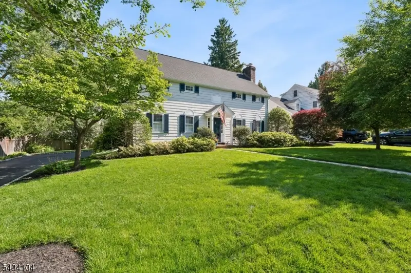 18 Colony Dr, Summit, NJ 07901 - #2