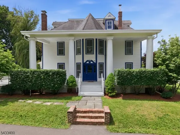 61 New St, Hampton Boro, NJ 08827
