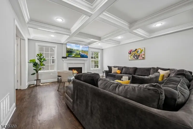 12 Monmouth Ct, Livingston, NJ 07039 - #2