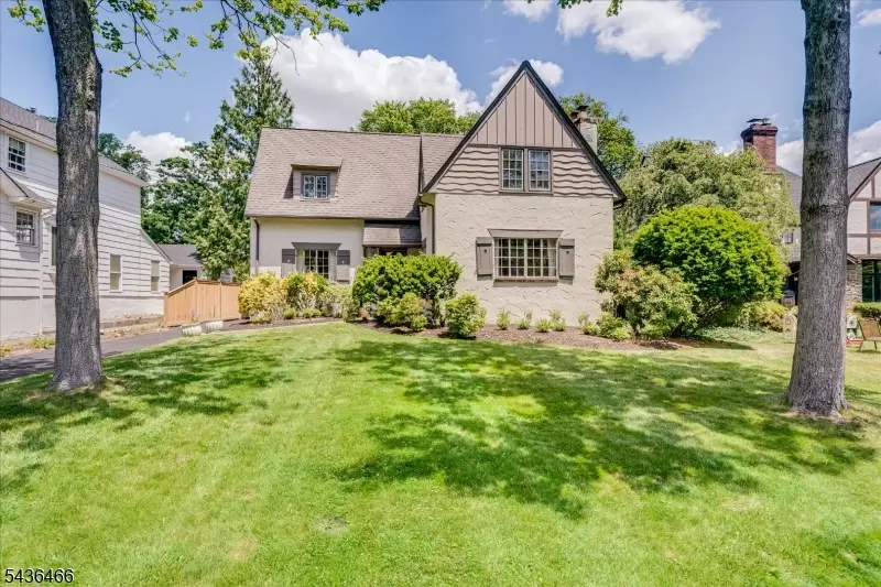 30 Glenwood Dr, Millburn, NJ 07078 - #1