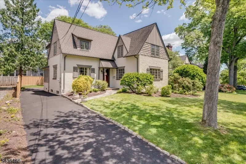 30 Glenwood Dr, Millburn, NJ 07078 - #2