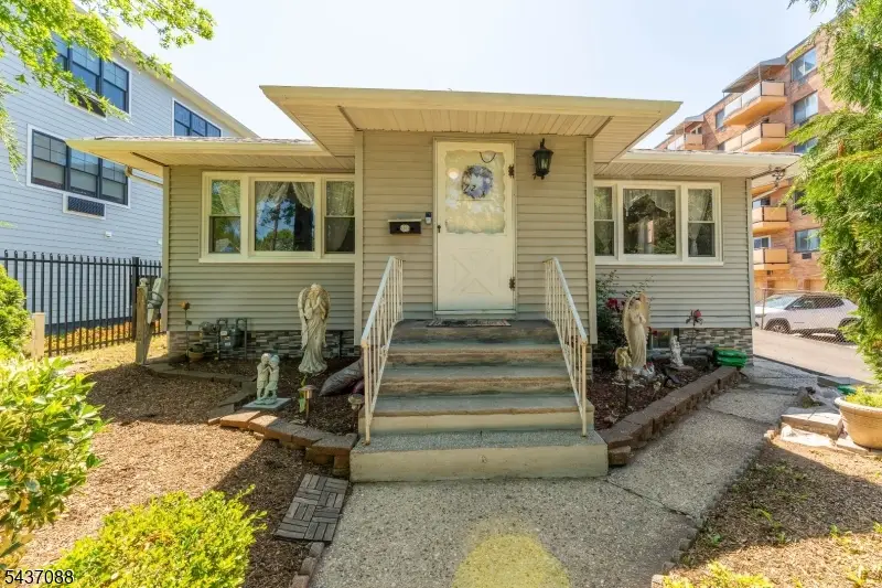 72 Clarendon Pl, Hackensack, NJ 07601 - #1