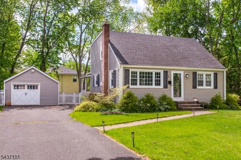 18 Columbia Ave, Berkeley Heights, NJ 07922 - #1
