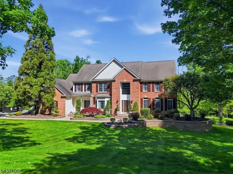 13 Hunters Trl, Chester, NJ 07930 - #2