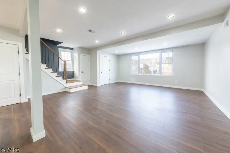 34 Kearney St, Lyndhurst, NJ 07071 - #3