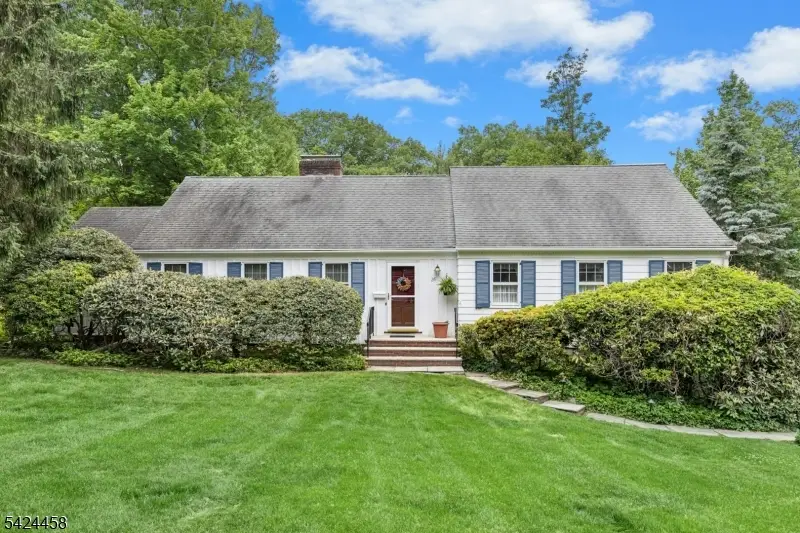 28 Evergreen Dr, Berkeley Heights, NJ 07922 - #1
