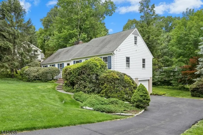 28 Evergreen Dr, Berkeley Heights, NJ 07922 - #2