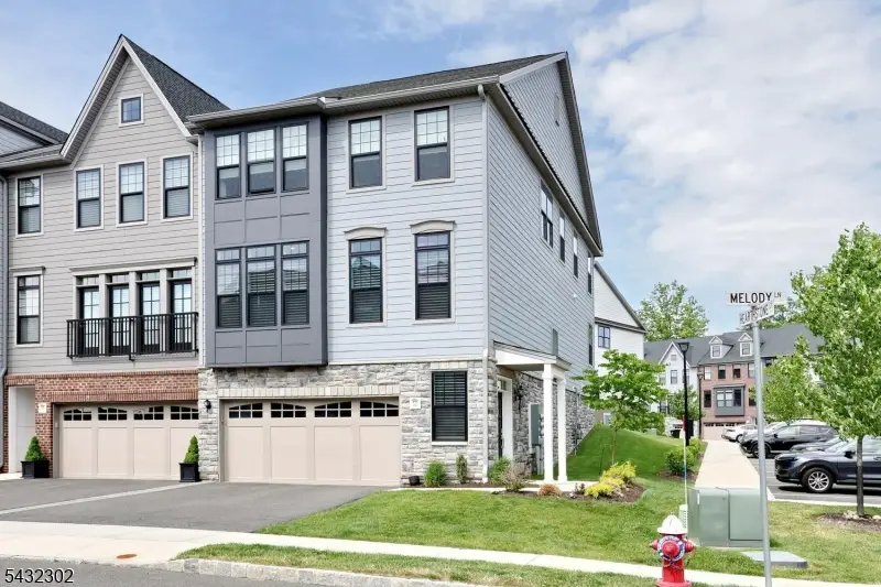 32 Melody Ln, Upper Saddle River, NJ 07458 - #1
