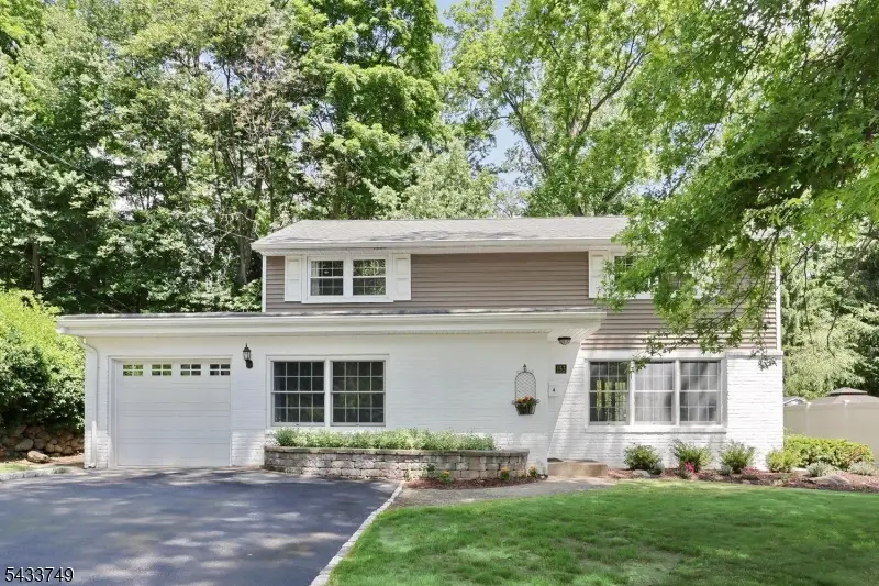 153 Bergen Ave, Waldwick, NJ 07463 - #1