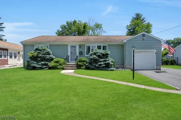 12 Evelyn Pl, East Hanover Twp., NJ 07936