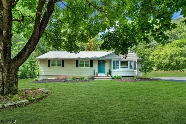 31 Fieldstone Dr, Ringwood Boro, NJ 07456