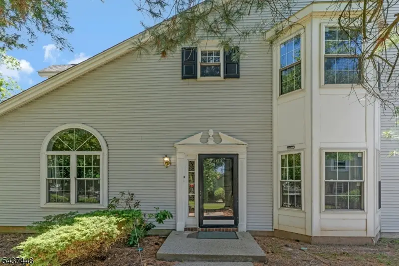 34 Topaz Dr, Franklin Park, NJ 08823 - #2