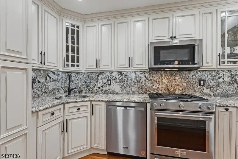 22 Averell Dr, Parsippany Troy Hills, NJ 07950 - #3
