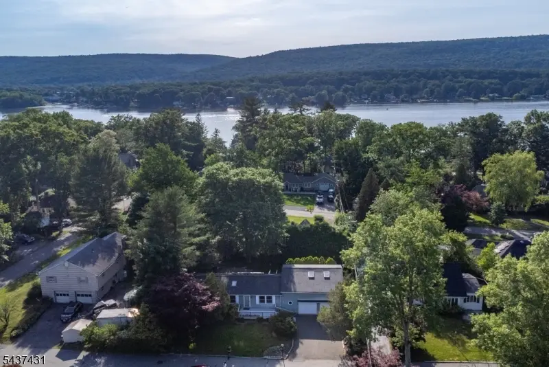 20 Wanaque Rd, Hewitt, NJ 07421 - #1